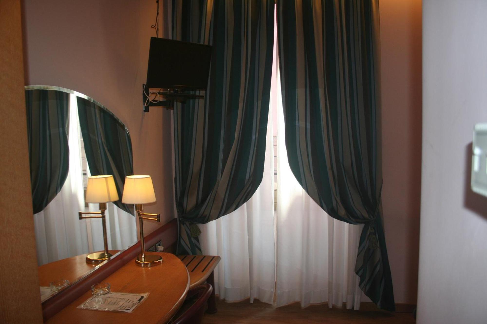 Albert Hotel Milão Quarto foto